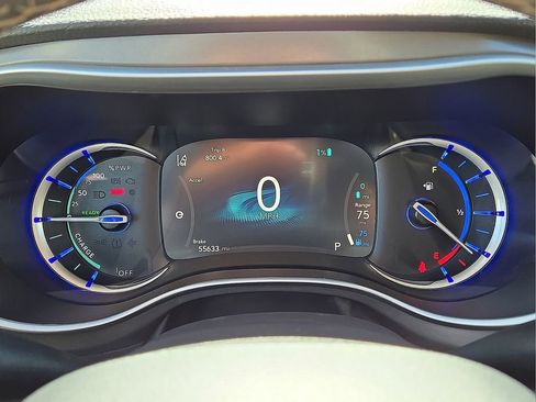 Used 2024 Chrysler Pacifica Select image 27