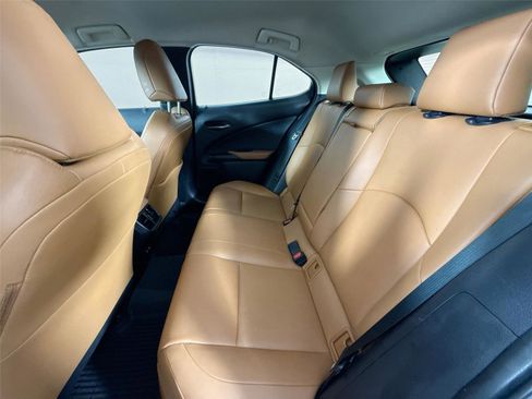 Used 2020 Lexus UX 200 image 25