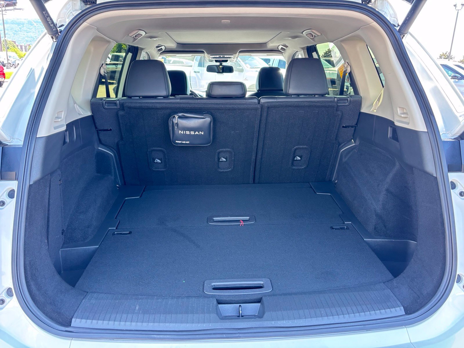 Used 2024 Nissan Rogue Platinum w/ Platinum Premium Package FWD image 17