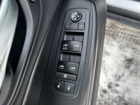 Used 2019 Jeep Cherokee Trailhawk image 19