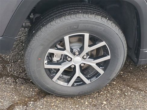 New 2025 Jeep Grand Cherokee Limited w/ Trailer Tow Package image 5