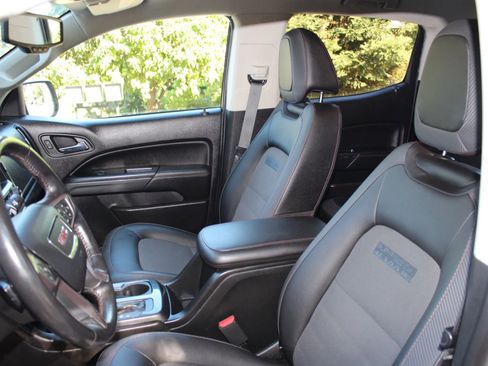 Used 2017 GMC Canyon SLE w/ All Terrain Package image 3