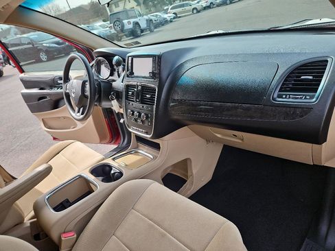 Used 2014 Dodge Grand Caravan SXT image 16