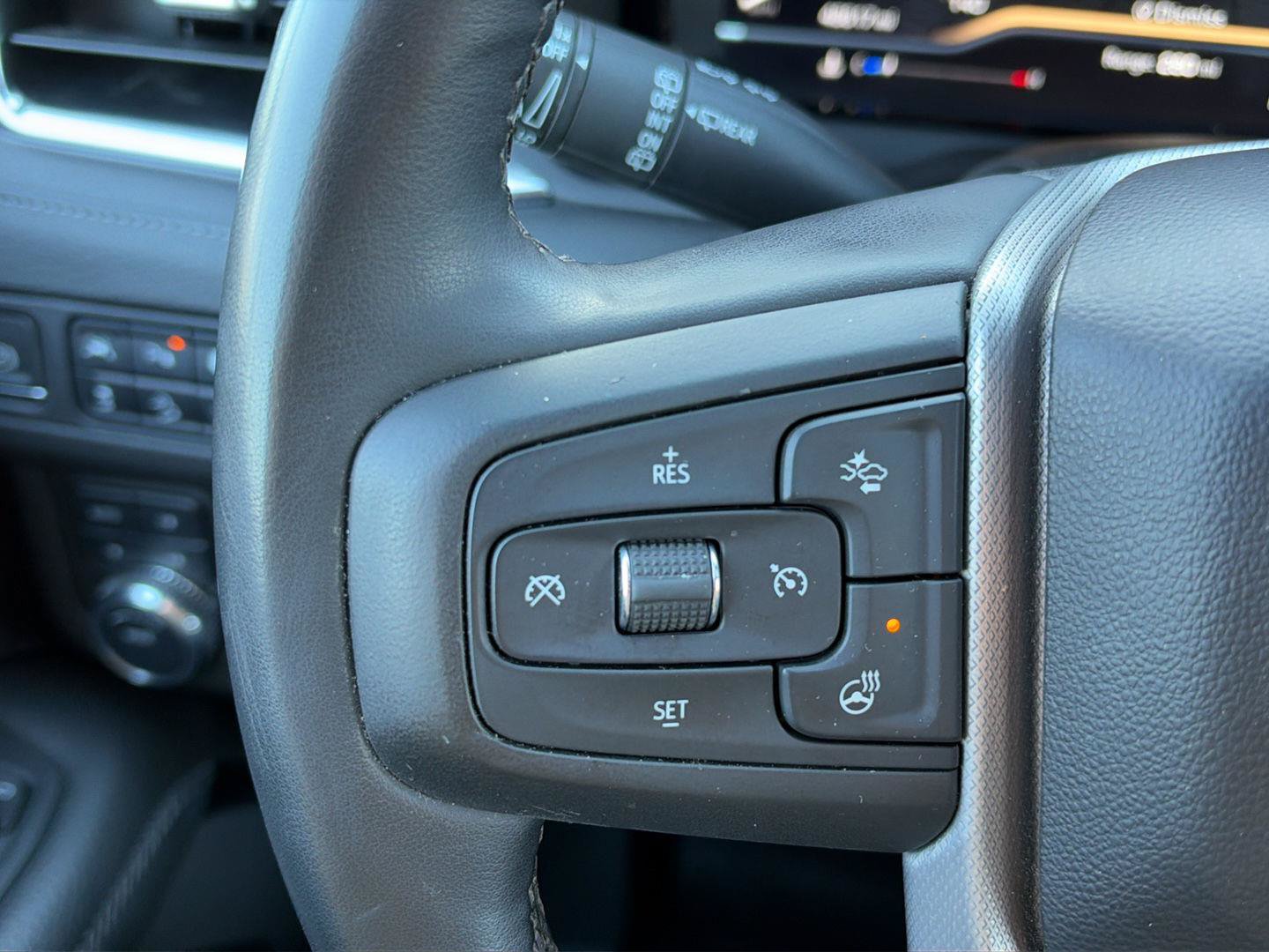 Used 2023 GMC Yukon Denali AWD/4WD image 17