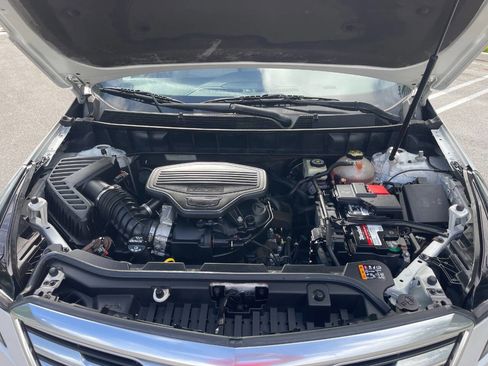 Used 2018 Cadillac XT5 Luxury w/ Driver Awareness Package image 13