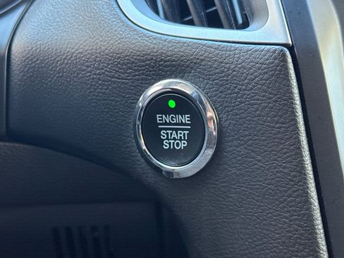 Used 2022 Ford Edge SEL image 34