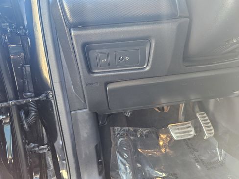 Used 2017 Land Rover Discovery Sport HSE image 16