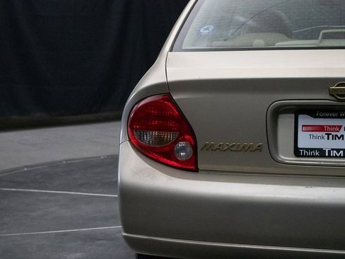 Used 2000 Nissan Maxima GLE image 12