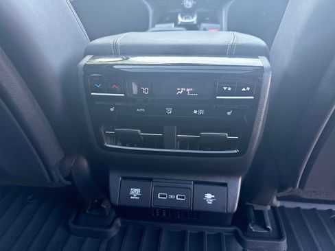 Used 2023 Acura MDX SH-AWD w/ Advance Package image 16