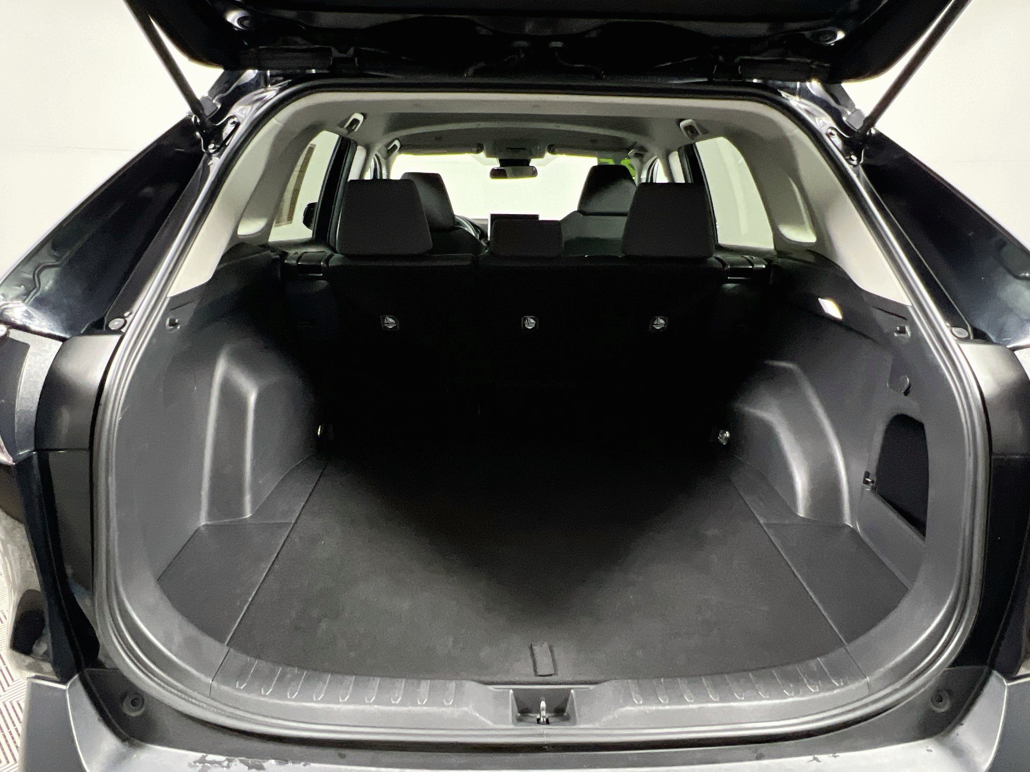 Used 2025 Toyota RAV4 XLE FWD image 34