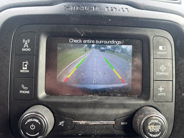 Used 2016 Jeep Renegade Latitude AWD/4WD image 10