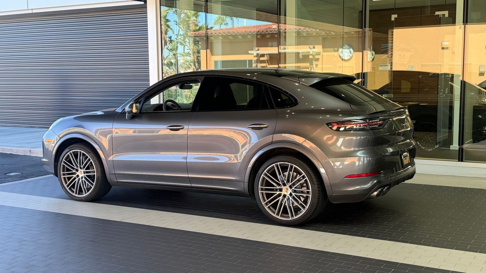 Certified 2022 Porsche Cayenne Turbo AWD/4WD image 8