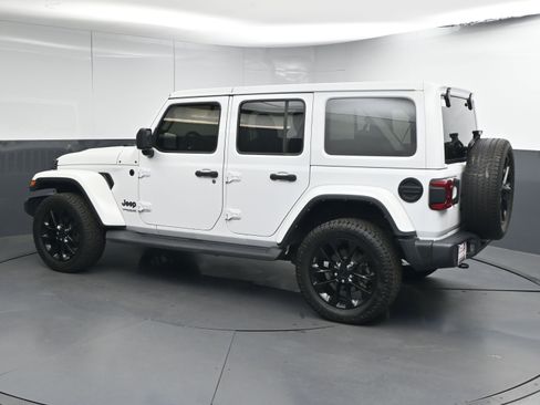 Used 2021 Jeep Wrangler Unlimited Sahara image 6