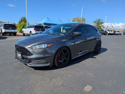 Used 2018 Ford Focus ST image 10