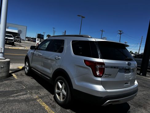 Used 2017 Ford Explorer XLT w/ Equipment Group 201A AWD/4WD image 2