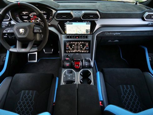 Used 2023 Lamborghini Urus Performante AWD/4WD image 7