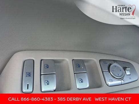 Used 2023 Genesis G70 2.0T image 36