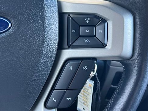 Used 2022 Ford F250 Lariat w/ Black Appearance Package image 27