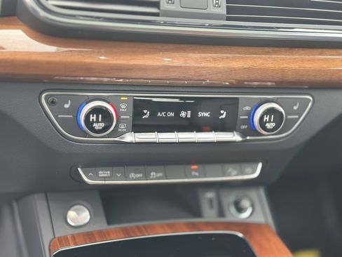 Used 2023 Audi Q5 2.0T Premium w/ Convenience Package image 17