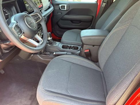 Used 2025 Jeep Wrangler Unlimited Sahara AWD/4WD image 16