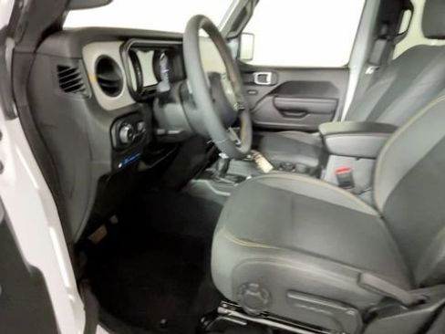 Used 2024 Jeep Wrangler Unlimited AWD/4WD image 19
