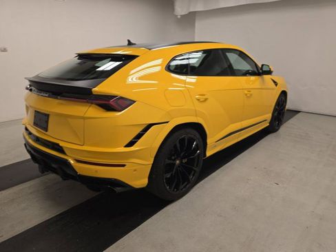 Used 2024 Lamborghini Urus S image 3