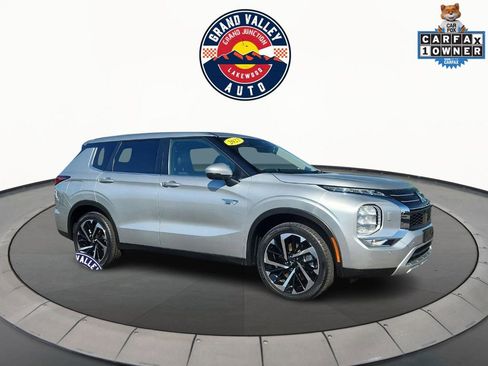 Used 2023 Mitsubishi Outlander SE image 1