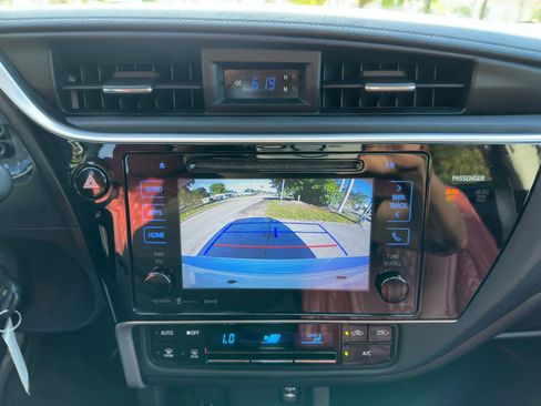 Used 2017 Toyota Corolla SE image 19