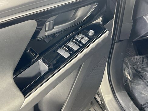 Used 2024 Subaru Solterra Premium image 17