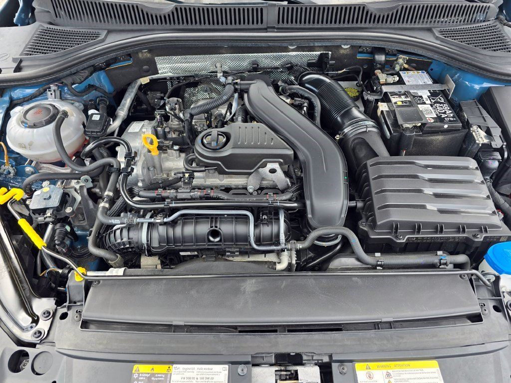 Used 2025 Volkswagen Jetta SE FWD image 12