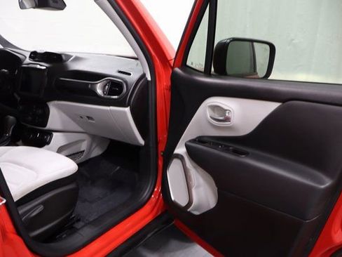 Used 2022 Jeep Renegade Latitude image 14