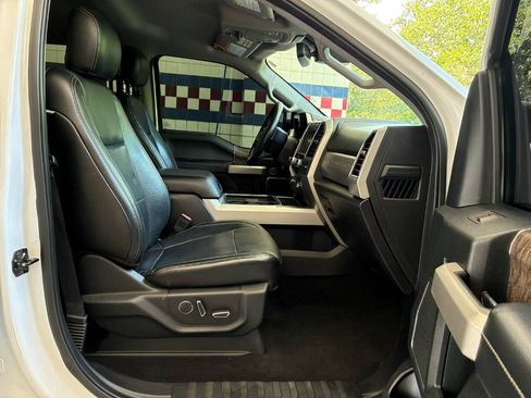 Used 2019 Ford F250 Lariat w/ Lariat Ultimate Package AWD/4WD image 14