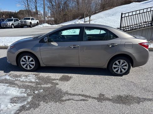 Used 2015 Toyota Corolla LE image 5