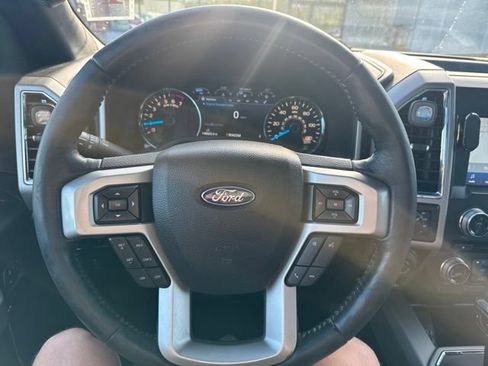 Used 2017 Ford F150 Lariat w/ Equipment Group 502A Luxury AWD/4WD image 18