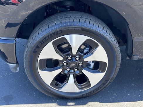 Used 2025 Ford F150 Lightning Platinum image 24