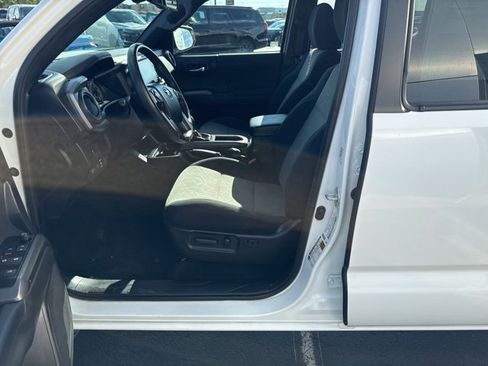 Used 2023 Toyota Tacoma TRD Off-Road image 12