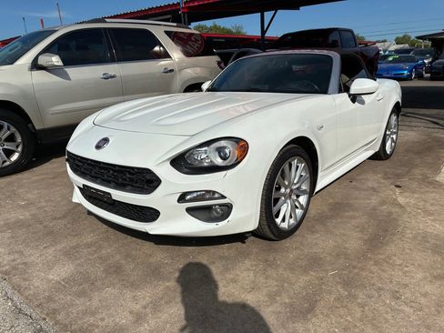 Used 2017 FIAT 124 Spider Lusso RWD image 4