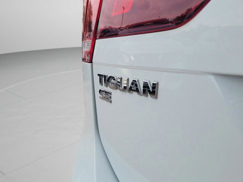 Used 2021 Volkswagen Tiguan SE R-Line image 34