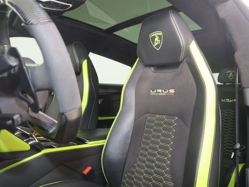 Used 2022 Lamborghini Urus image 45