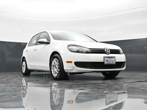 Used 2010 Volkswagen Golf 4-Door FWD image 26