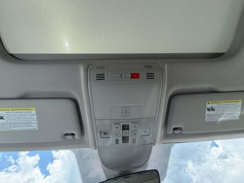 New 2026 Volkswagen Taos SE AWD/4WD image 21