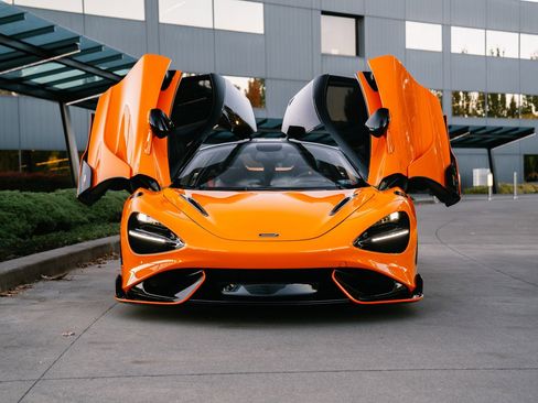 Used 2021 McLaren 765LT RWD image 3