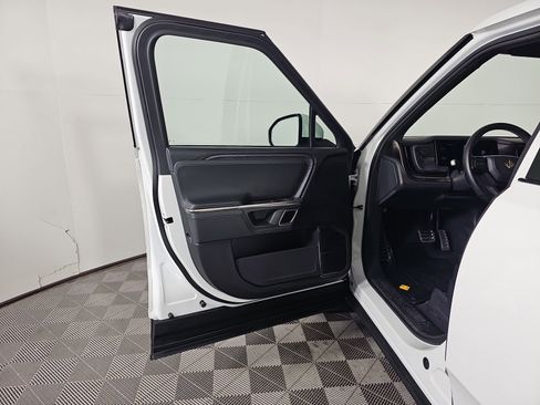 Used 2022 Rivian R1T Launch Edition image 16