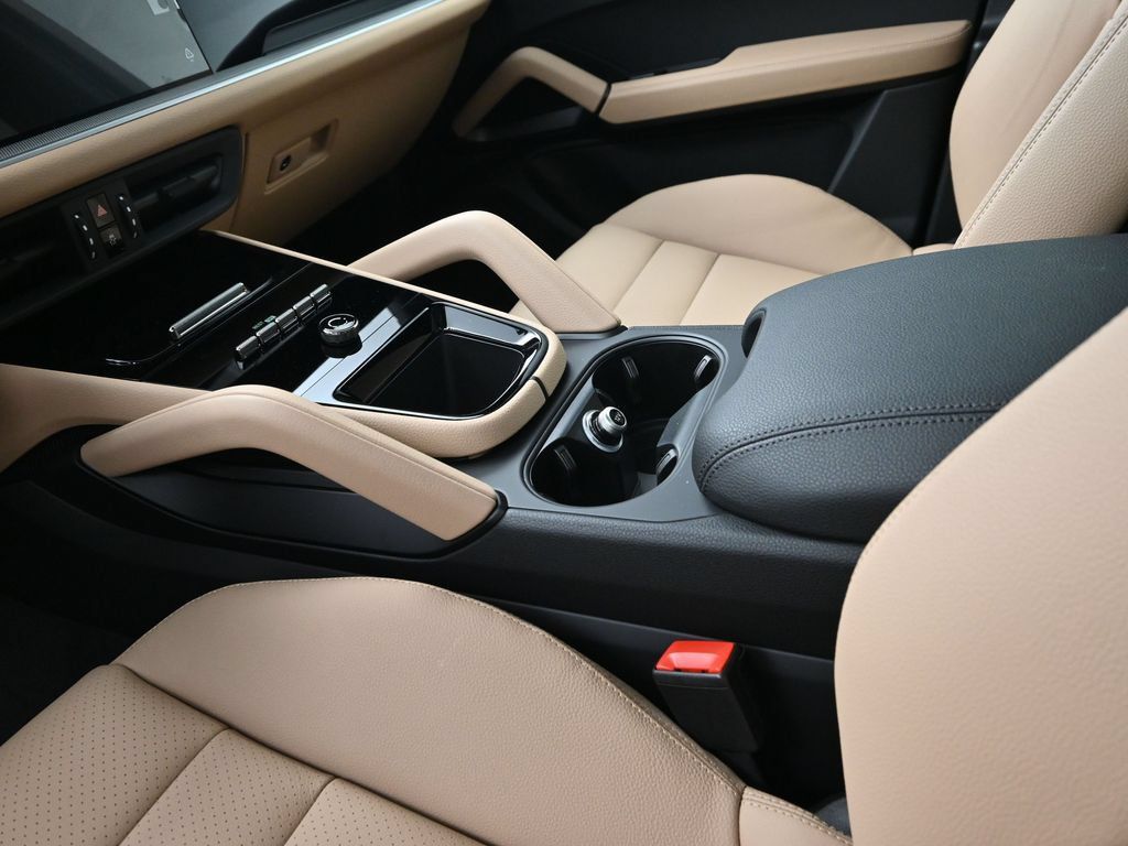 Certified 2026 Porsche Cayenne AWD/4WD image 21