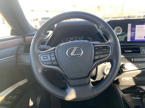 Used 2025 Lexus ES 350 w/ Premium Package image 18