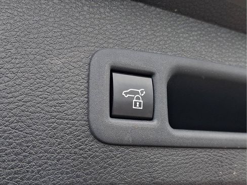 Used 2025 Toyota Sienna Platinum AWD/4WD image 27