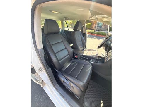 Used 2012 Volkswagen Jetta SportWagen FWD image 16