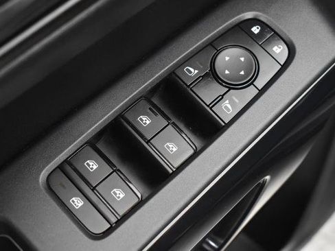 Certified 2025 Nissan Pathfinder SV FWD image 10