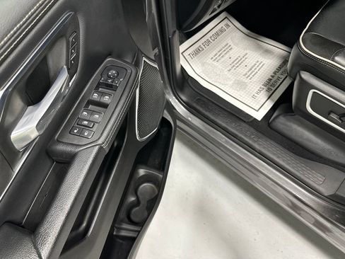 Used 2025 RAM 1500 Laramie AWD/4WD image 9