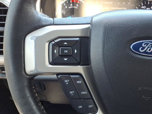 Used 2019 Ford F250 Lariat w/ Lariat Value Package AWD/4WD image 32